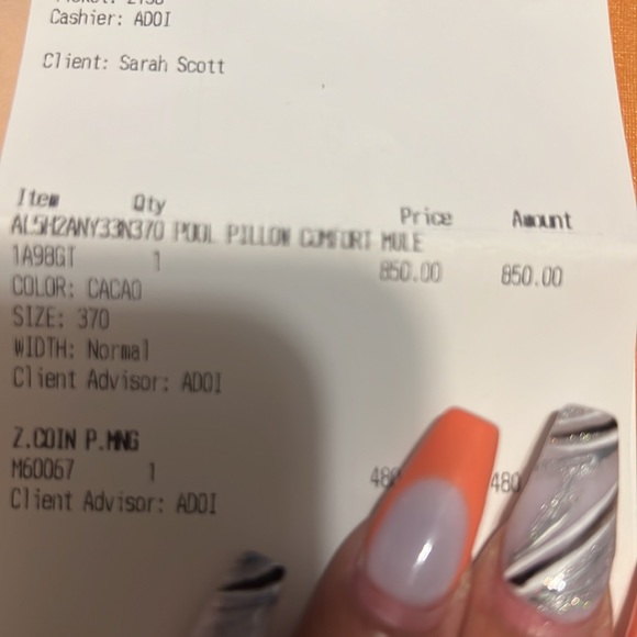 Louis Vuitton - Picture 3 of 3